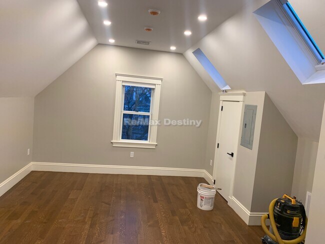 Building Photo - 3 Dartmouth St