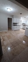 Building Photo - 1017 Oak Dr