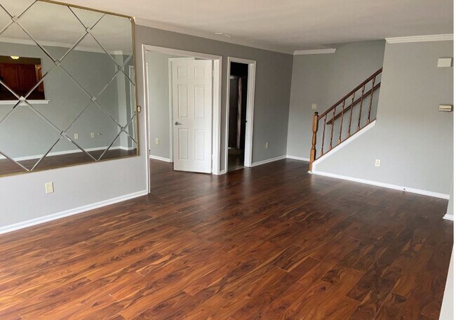 Foto del edificio - 321 Steeplechase Ct