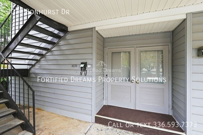 Building Photo - 3070 Bonhurst Dr