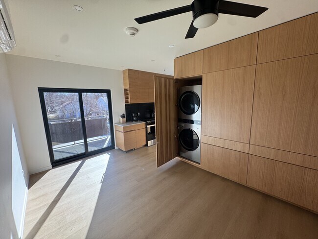 Building Photo - 815 Moro St