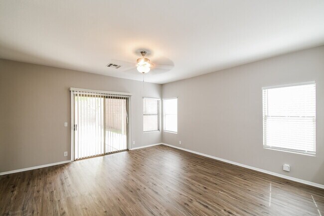 Foto del edificio - 2683 E Jasper Dr