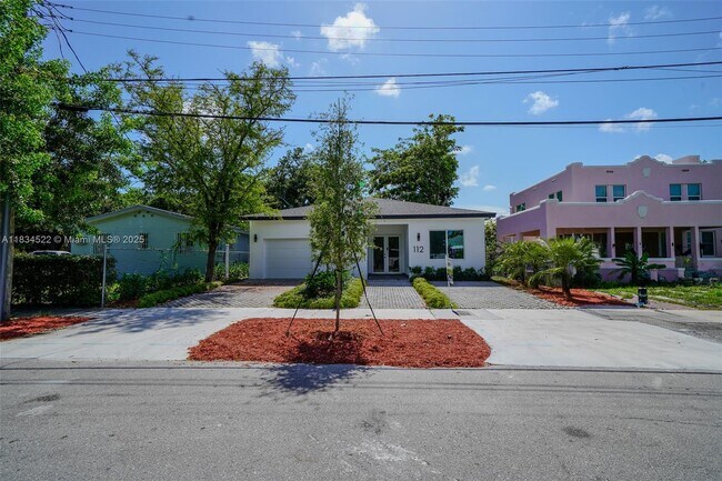Building Photo - 112 NW 24th Ct