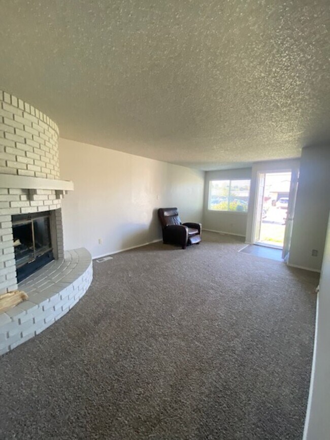 Building Photo - 9578 Hoff Dr