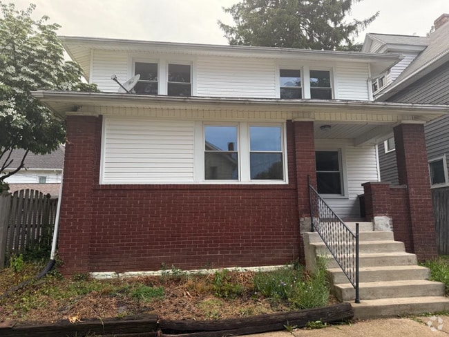 Building Photo - 630 Perry Ave SW