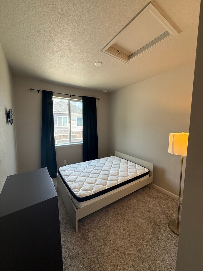Foto del edificio - 1849 S Poplar Ct