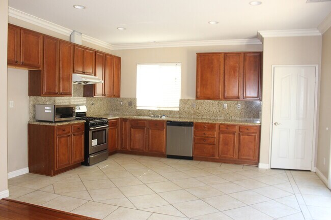 Foto del edificio - Coming Soon! Beautiful 3 Bedrooms 2 Baths Home located in Rancho Cucamonga.