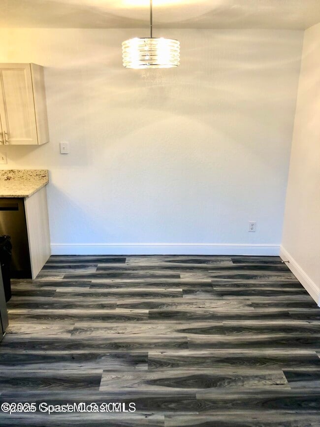Building Photo - 2100 Forest Knoll Dr NE