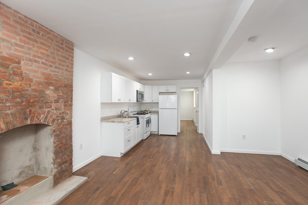 Primary Photo - 331 Forrest St