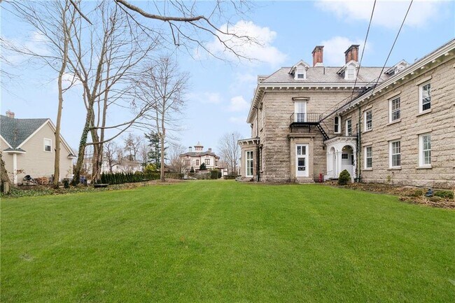 Building Photo - 25 Greenough Pl