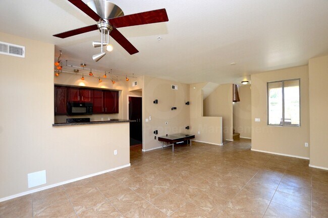 Foto del edificio - 2402 E 5th St