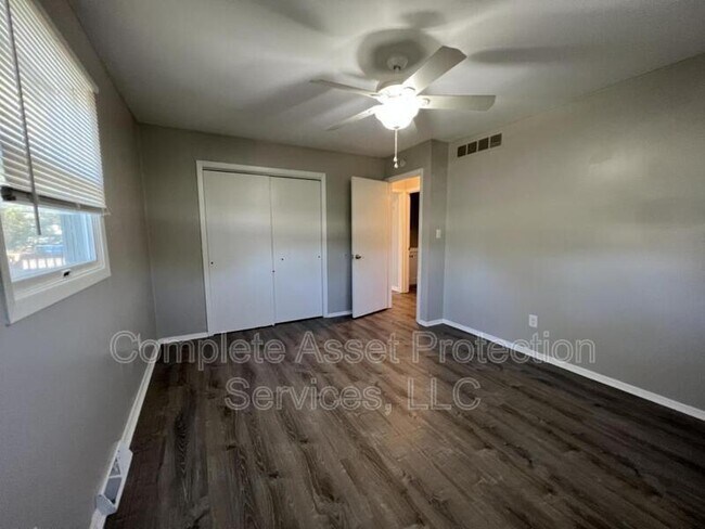 Building Photo - 10005 Merrillville Rd