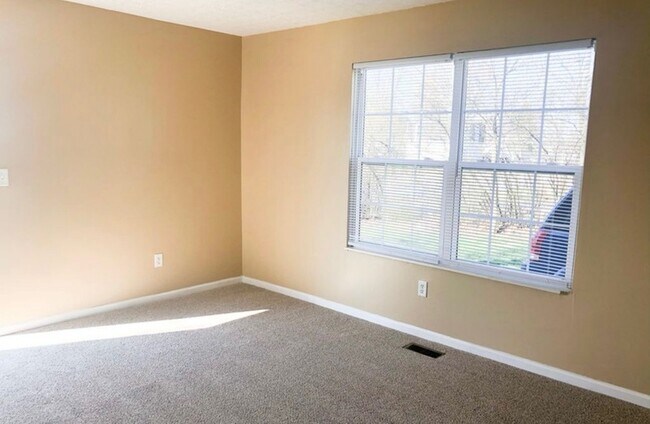 Foto del edificio - 5570 Maple Canyon Ave