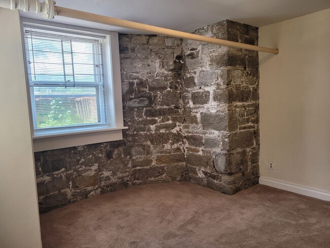 Interior Photo - 1210-12 Van Buren