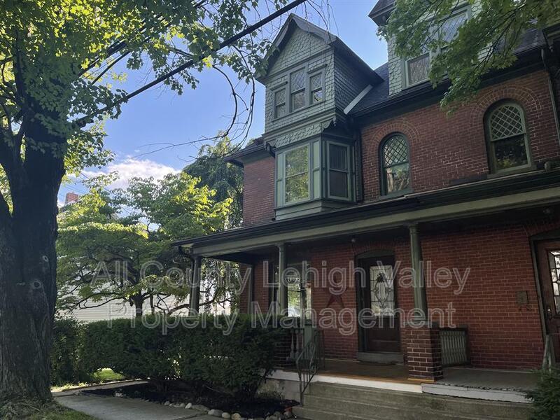342 S Broad St, Nazareth, PA 18064 House Rental in Nazareth, PA