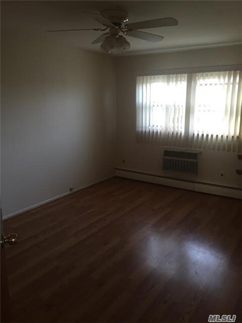 Building Photo - 102-11 158th Ave