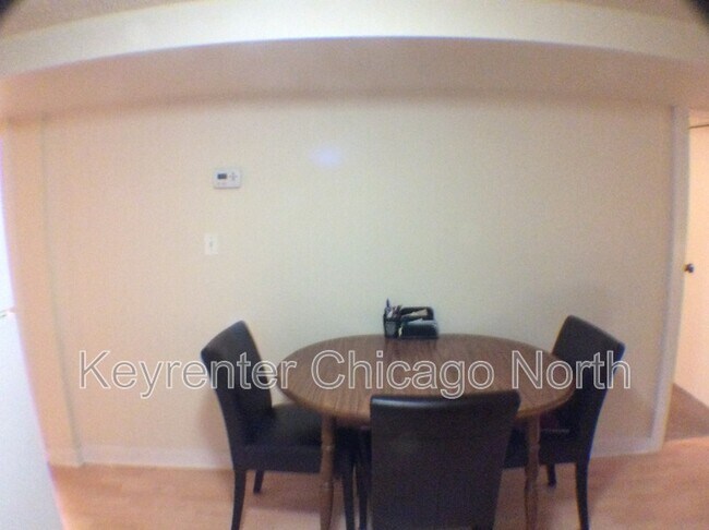 Foto del edificio - 2652 W Homer St