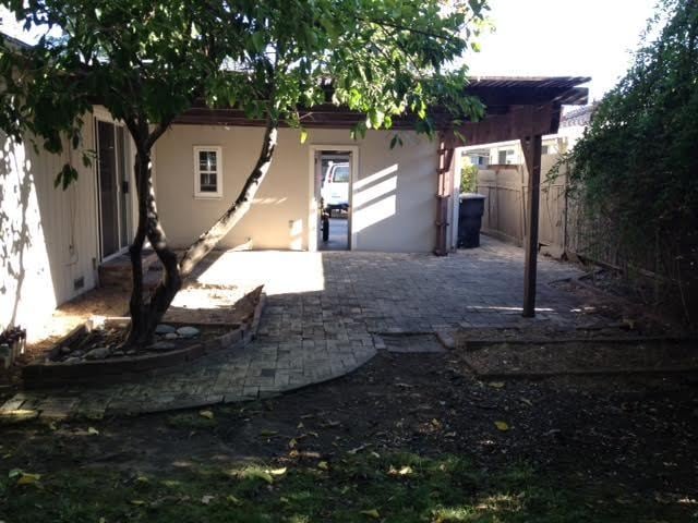 Building Photo - Central Roseville -  4 Bed, 2 Bath - Single Story - Separate Living and Family Rooms - Large Yard