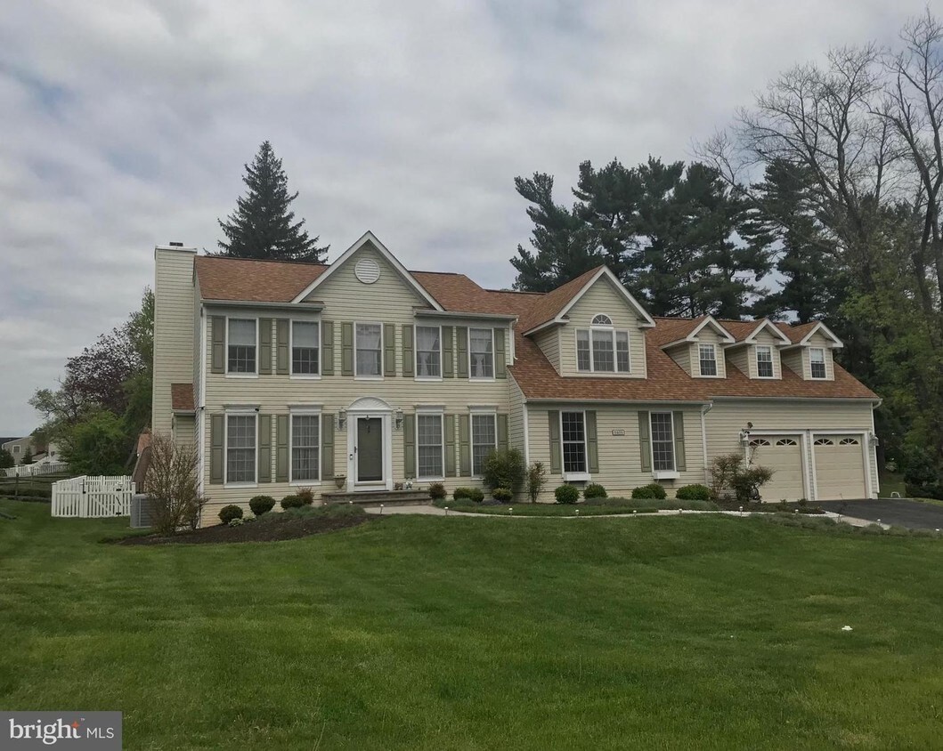 Foto principal - 8406 High Ridge Rd