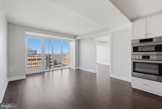 Foto del edificio - 925 N Fairfax St