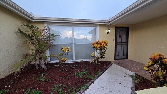 Building Photo - 7340 Brentwood Dr