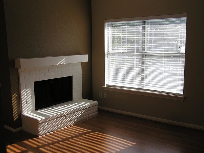 Building Photo - 712 Bering Dr