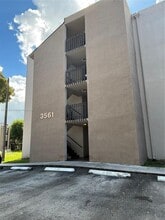 Building Photo - 3561 SW 117th Ave