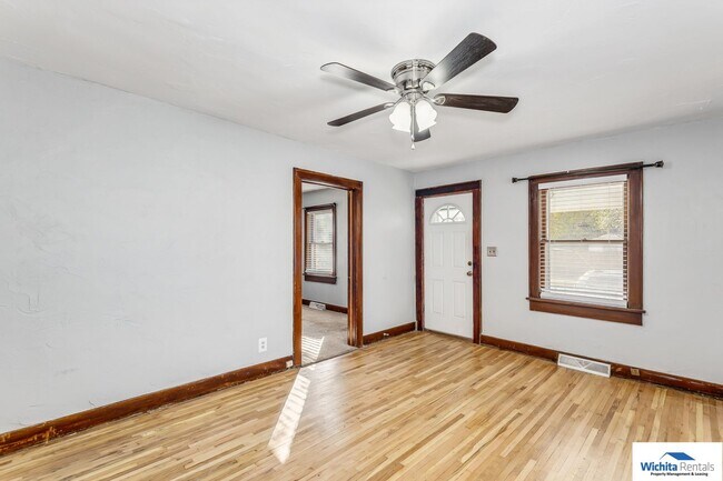 Building Photo - 2 bedroom home