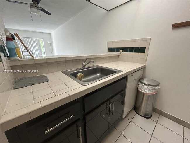 Foto del edificio - 1225 NE 124th St