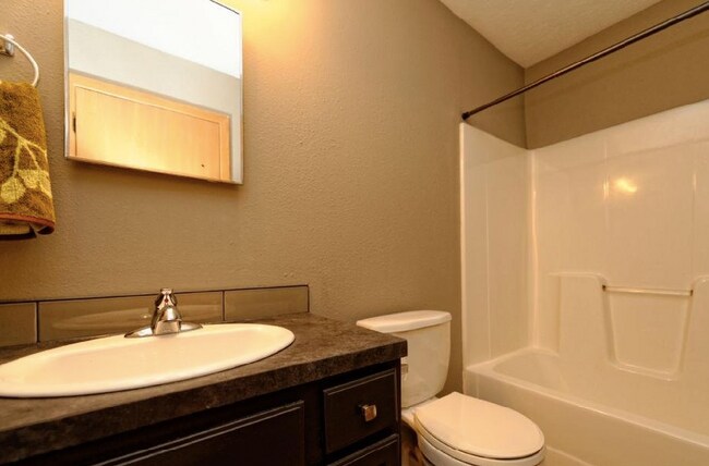 Baño - 5268 N 111th Cir