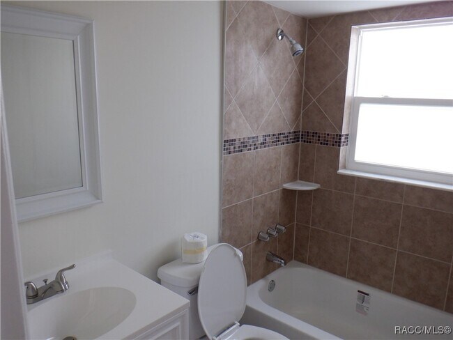 Foto del edificio - 923 E Turner Camp Rd