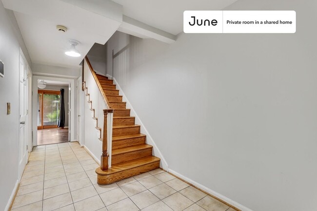 Building Photo - Room in Shared 7 bed/4 bath home