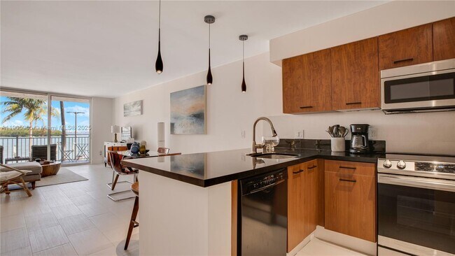 Foto del edificio - 750 NE 64th St