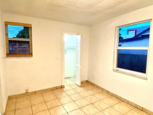 Foto del edificio - 4307 SW 9th St