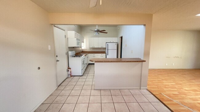 Foto del edificio - Spacious 4 bedroom 2 bath 1402 Sqft. Home In the Heights!