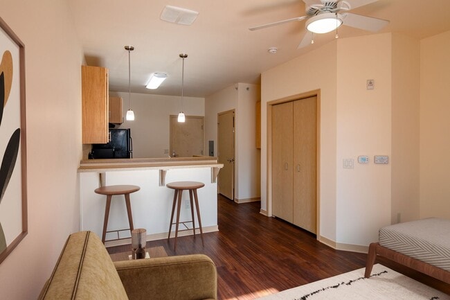 Interior Photo - City Row
