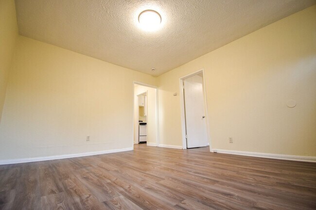 Building Photo - KIL-2121-2125