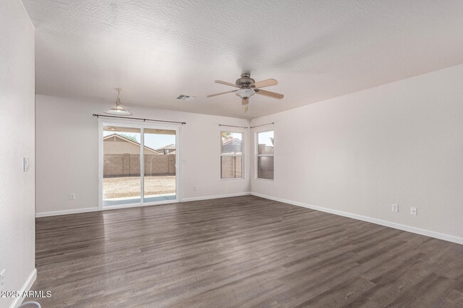 Building Photo - 11529 W Paradise Dr