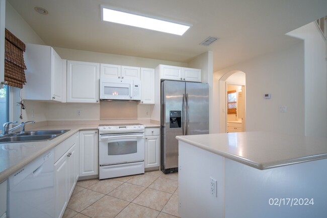 Foto del edificio - Available 2/22/25.  4-bdrm, 3-bath, 2 car ...