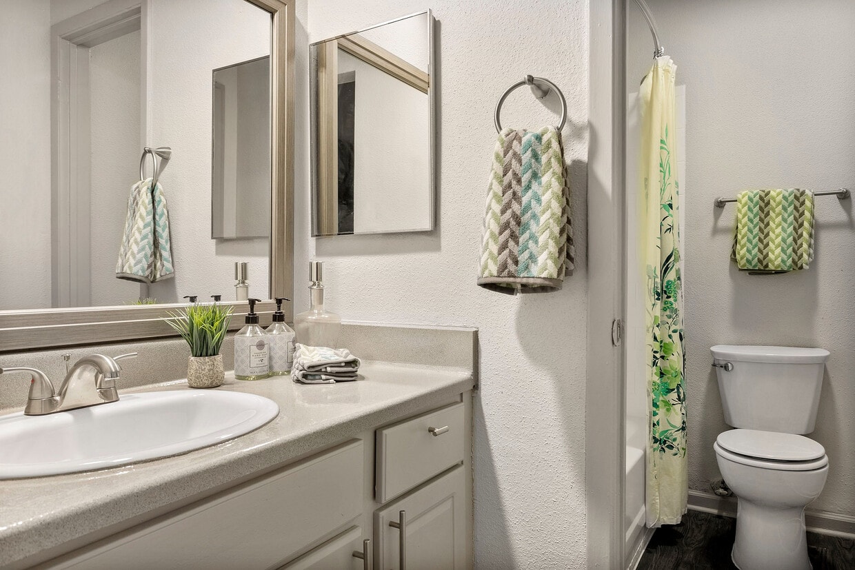 Foto principal - The Enclave at Bear Creek