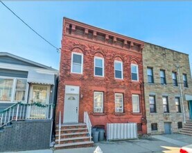 Building Photo - 128 W 20th St