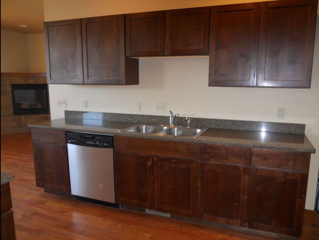 Building Photo - 692 Westgate Ave