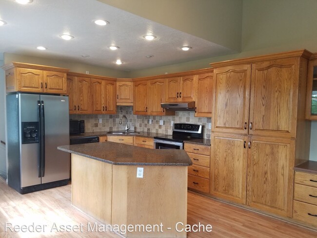 Building Photo - 4 br, 3.5 bath House - 1274 Orchard Heights