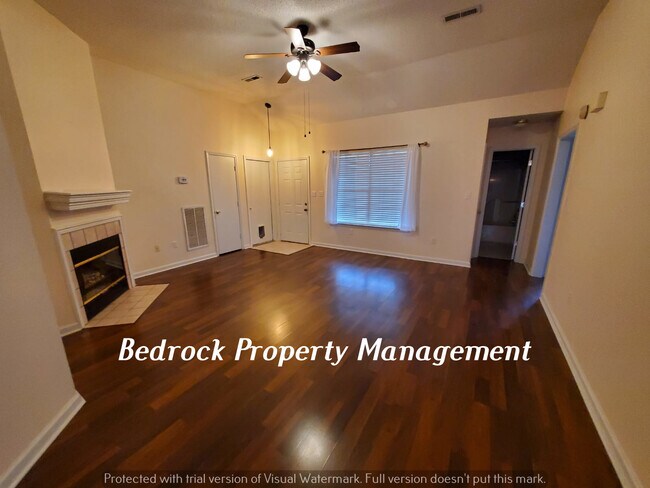 Foto del edificio - 110 Fernwood Cir