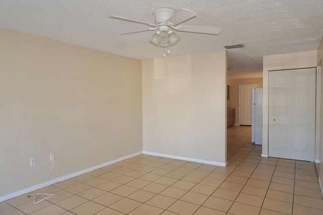 Foto del edificio - 2571-2575 Elm Ave