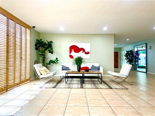 Building Photo - 419 N Oakhurst Dr