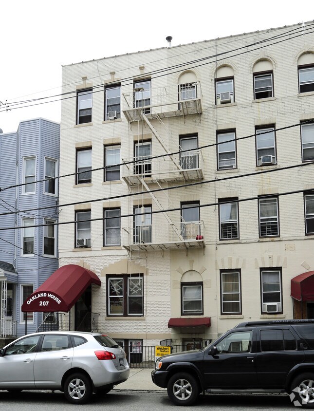 Foto del edificio - 207 48TH St