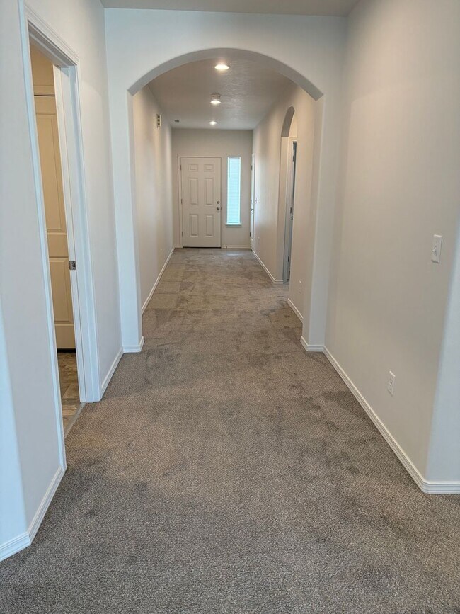 Foto del edificio - Beautiful Newer Home for Rent in Mae Valley.