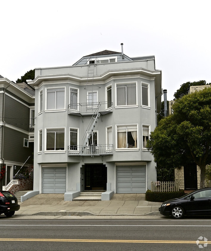 Primary Photo - 720 Lake St