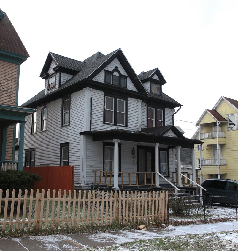 Building Photo - 202 Elk St